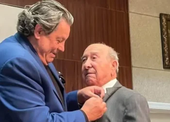 Romerito de Jerez recibe la Insignia de Oro de la Peña Flamenca Tío José de Paula. Foto: FB Peña Tío José